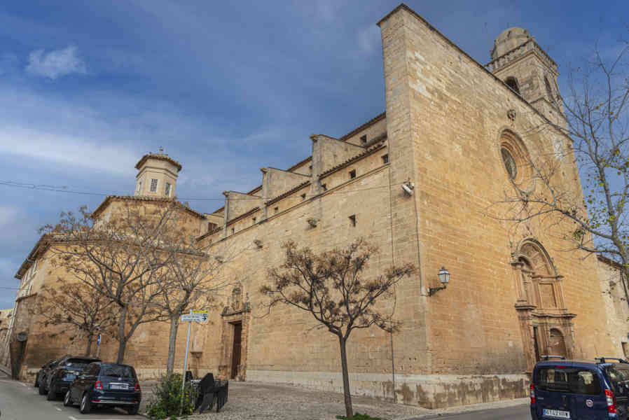 Mallorca - Llucmajor 09 - iglesia de Sant Bonaventura.jpg